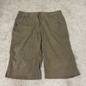 Venezia Khaki Capri Pants
